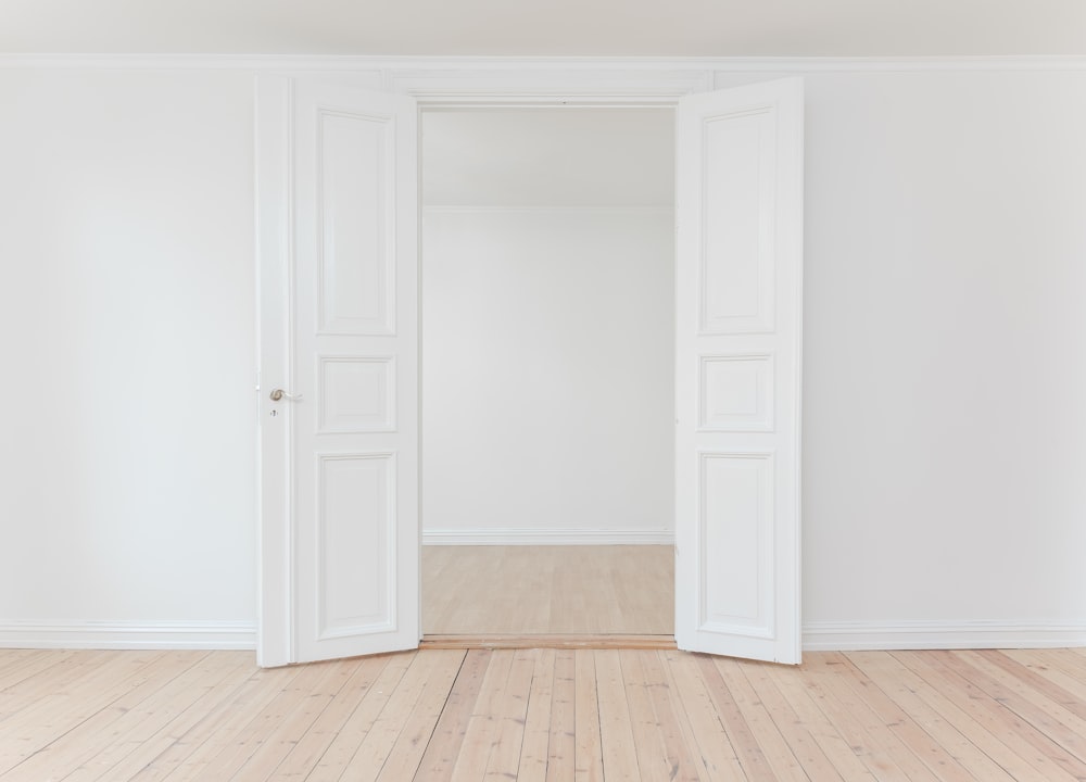Minimalist — Plaster, oak, single shaft of light